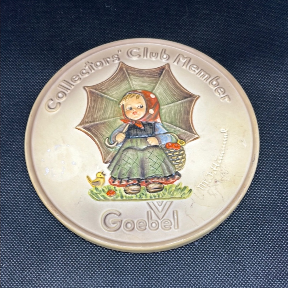 Goebel Collectors' Club Plate with Child and Umbrella
